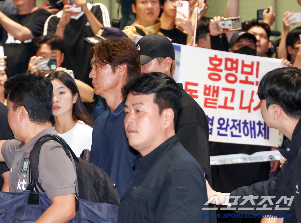 파격 소신 발언! "영웅 홍명보 어쩌다 살해 협박까지" 외신조차 '아이러니'…미국행 선택한 홍 전 감독→청문회 불참?