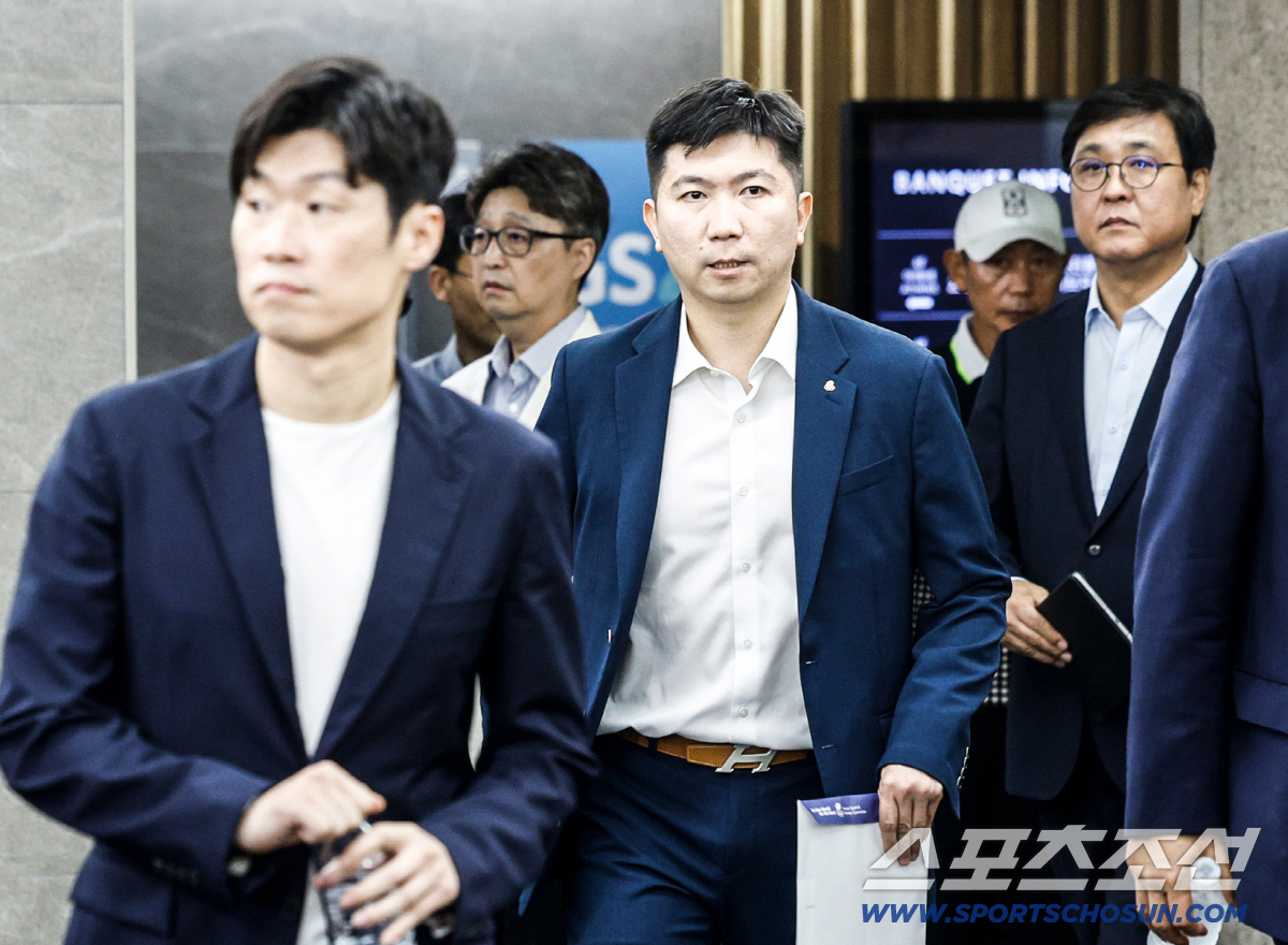 "부당함에 맞서는 용기X국민적 신뢰X축구계 신망X차기협회장 출마하지 않을 분" 최휘영 장관이 박지성X이영표X박주호 혁신위원 뽑은 이유