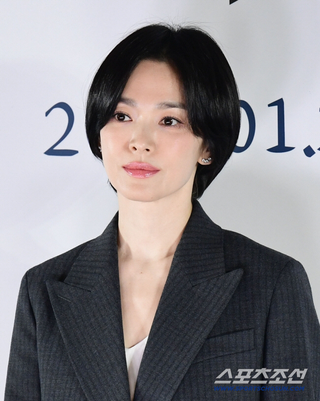 [공식]송혜교, '20년 인연' 스타일리스트 남편 손잡나…신생 기획사行
