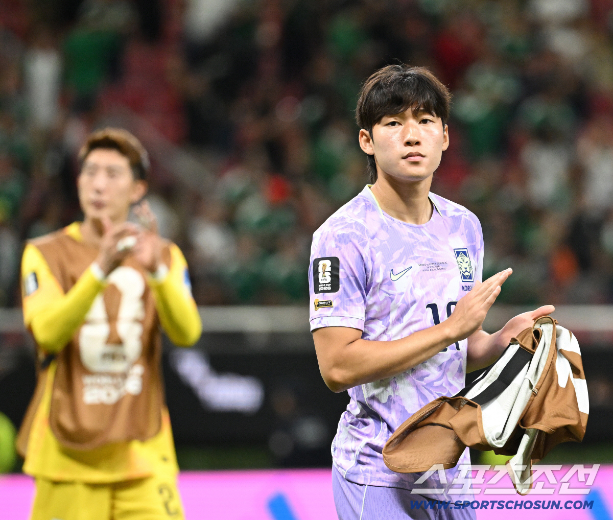 韓 축구 대형 낭보! 英 2부에서 UCL 진출 구단으로 수직 상승, 한국계 女 만수르가 부른다.배준호, '프랑스 명문' 리옹 입단 그린라이트
