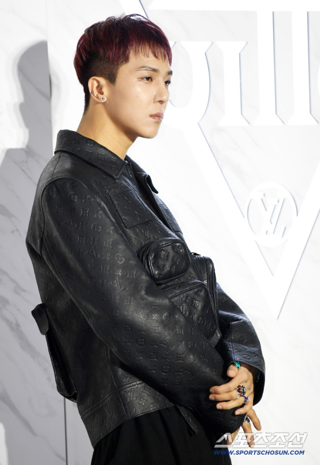 '<b>부실복무</b> 인정' <b>송민호</b>, 증인 출석서 짧은 사과…"죄송합니다"
