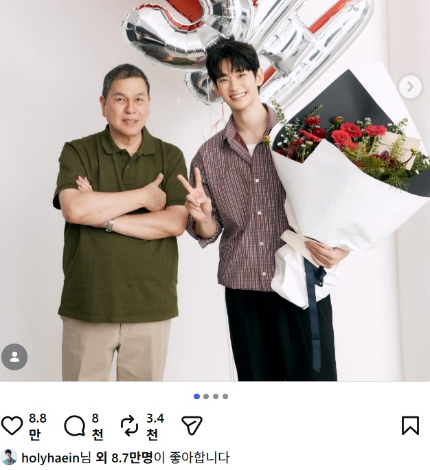 모두가 김수현 '언팔'할 때 지킨 의리...정해인, '좋아요'로 전한 복귀 ...