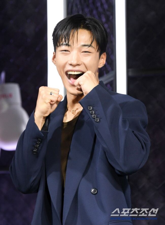 한 우물만 파는 <b>우도환</b>, 現소속사 블리츠웨이엔터와 <b>재계약</b> 체결