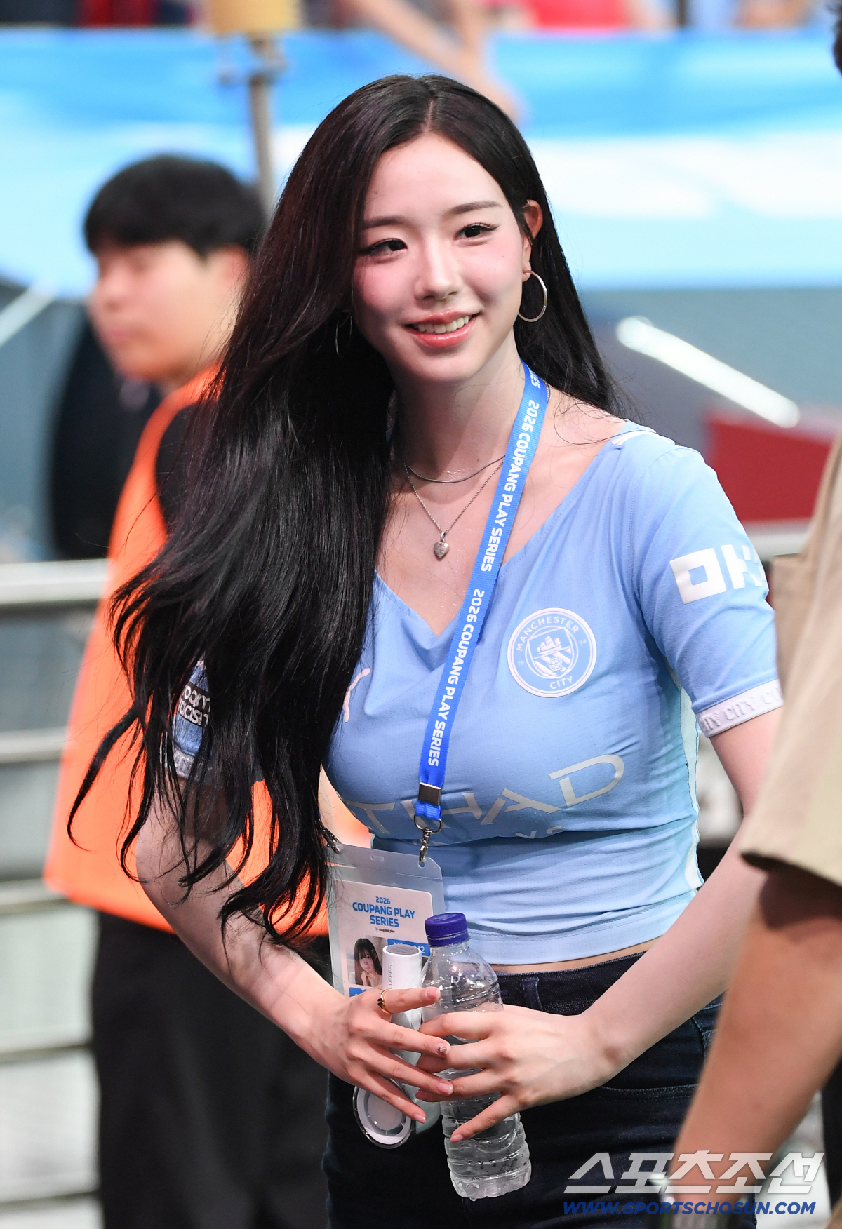 [포토] <b>트리플에스 김채연</b>, <b>맨시티</b> 유니폼 찰떡