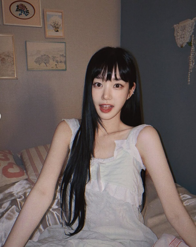 이유비, '90억 한남동 집' 침실 공개…가족 논란 속 일상과 연기 열정