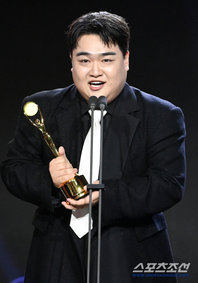 <b>장애학생</b> 소변 실수에 속옷 <b>손빨래</b>한 공익 개그맨, 바로 <b>김규원</b>이었다