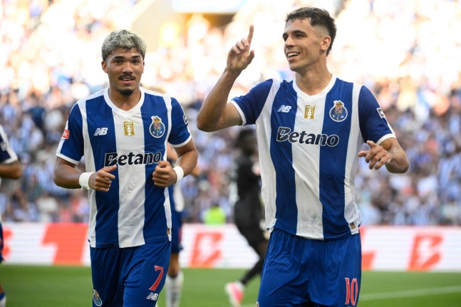 FC Porto's Spanish midfielder #10 Gabriel Veiga (R) celebrates scoring his team's second goal during the Portuguese League football match between FC Porto and FC Alverca at Dragao stadium in Porto on August 8, 2026. (Photo by Miguel RIOPA / AFP)