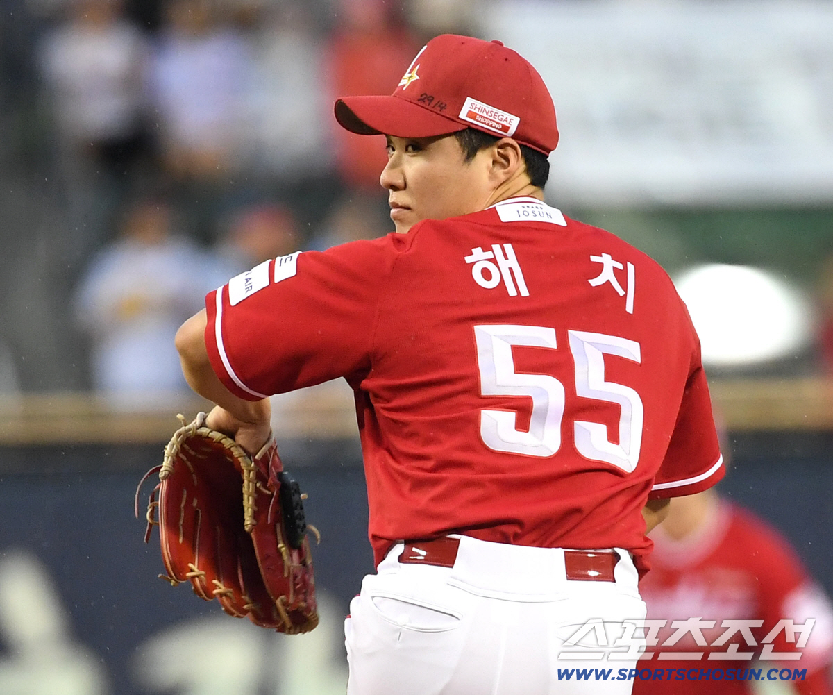 엥? 최민준 왜 <b>해치</b> 유니폼 입었지 → 깜빡하고 두고왔다.. 단순 실수 [...