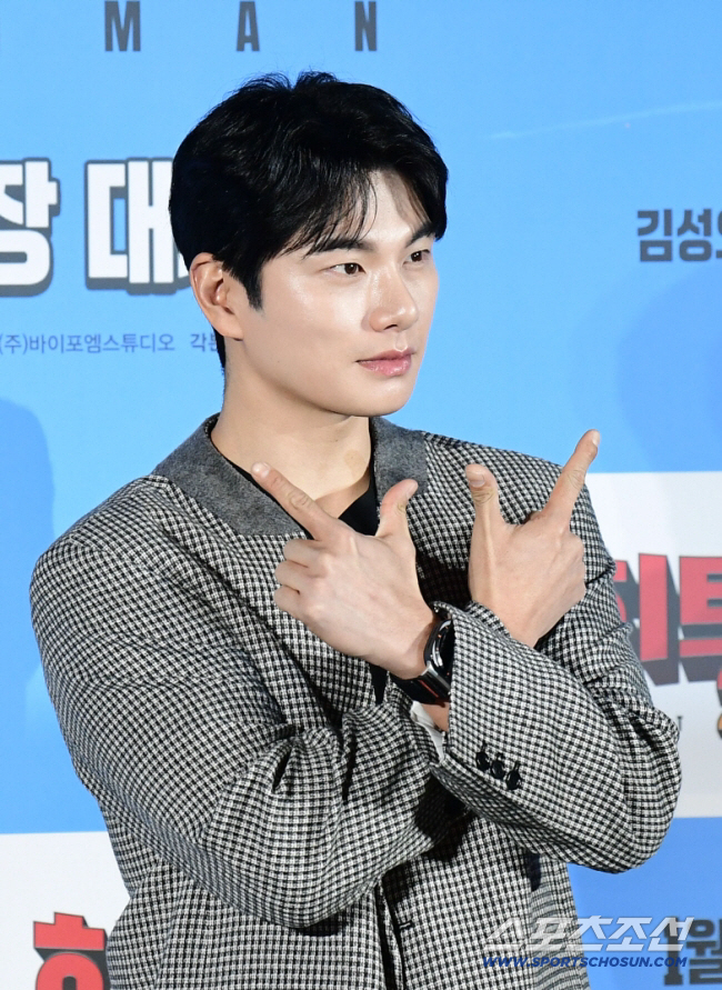 '사생활 논란·세금 추징' <b>이이경</b>, <b>해외</b>로 눈 돌렸다…베트남 이어 日 단...