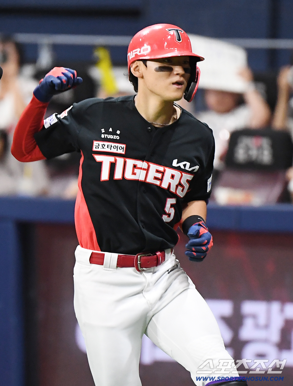 [포토] <b>38호 홈런</b> 터트린 <b>김도영</b>