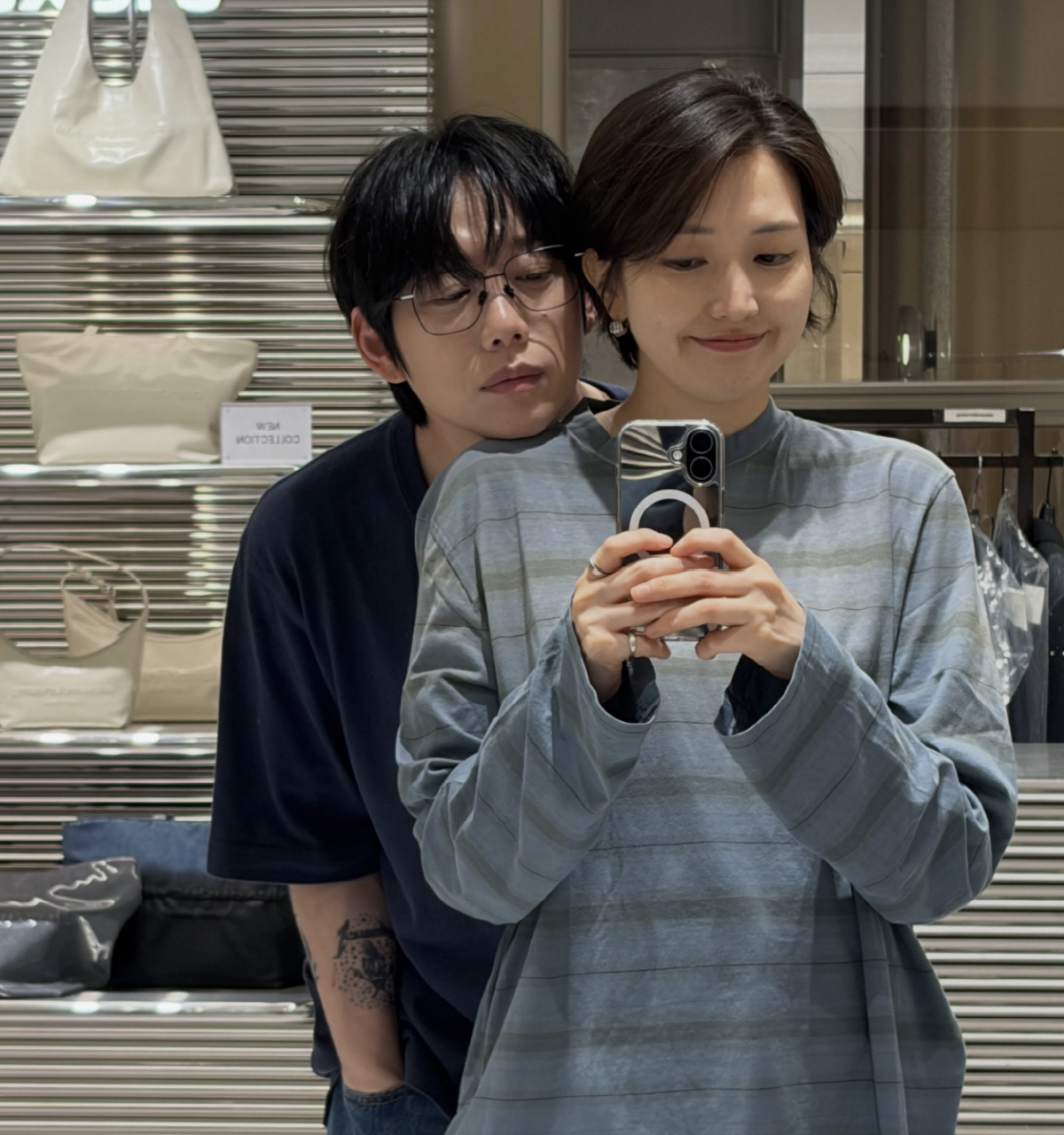 '12년째 무자녀' <b>권정열</b><b>김윤주</b>, 보기드문 '달달 <b>투샷</b>' 공개.."꽤 친함...