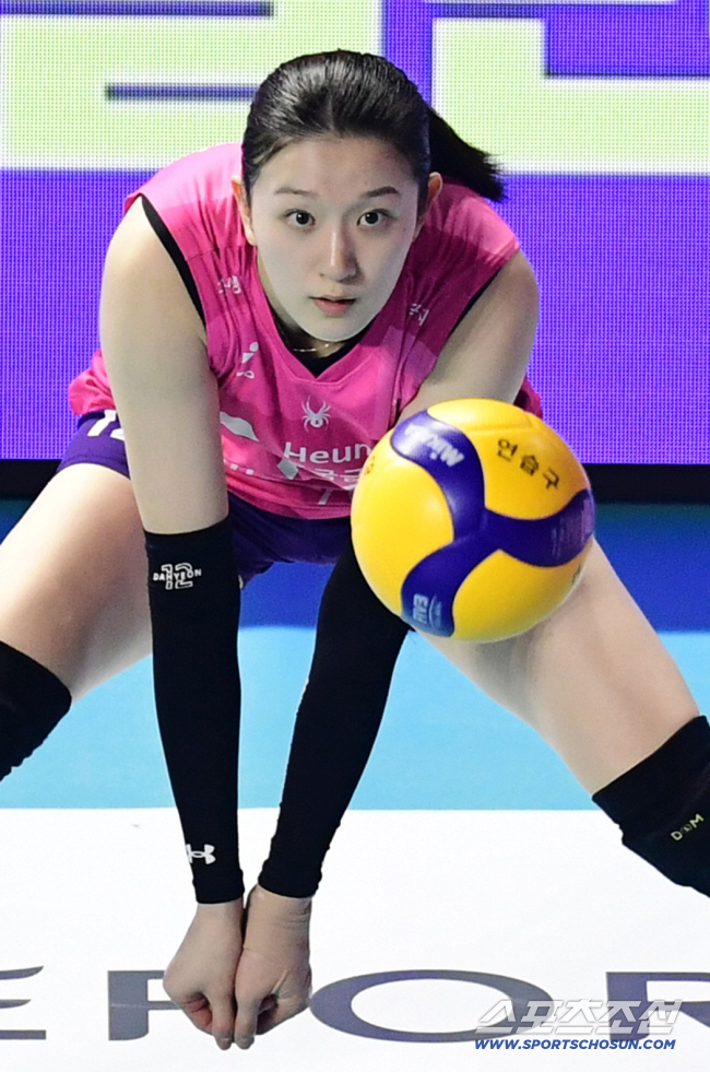 '미인대회인줄 아나'…日언론들, 亞배구선수권 온통 女선수들 미모에만...