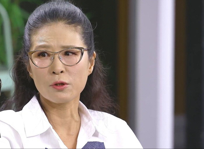 <b>황석정</b>, <b>가족사 고백</b> "40대 초반까지 母와 말 한마디 안 해" ('데이앤나...