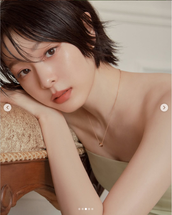 <b>김연아</b>, 머리 확 잘랐나…파격 <b>숏컷</b>에 드러난 가녀린 어깨, 고우림 또...