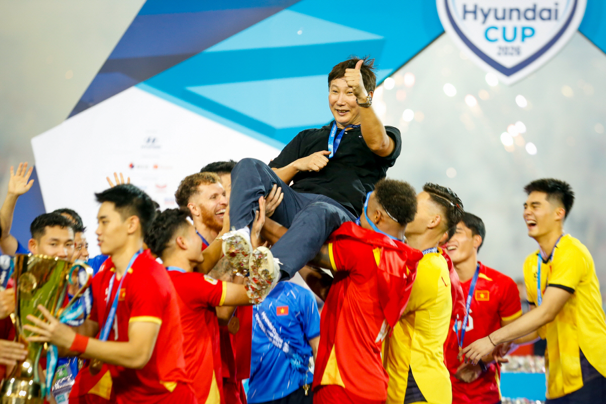 '<b>베트남</b> 축구 영웅' <b>김상식</b> 감독 "<b>월드컵</b> 출전 목표…세계적 감독들과 ...