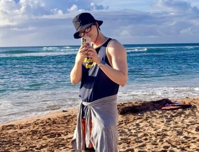 Lee Jong-suk Turns Off Comments After Vacation Photos Spark Appearance Debate