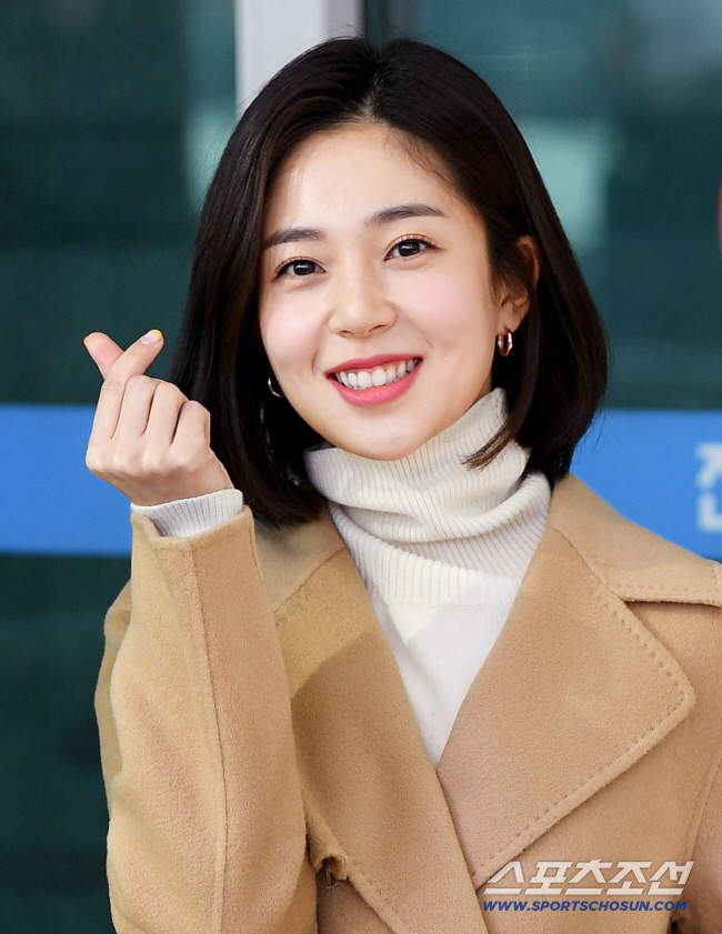 <b>백진희</b>, <b>헨리</b>와 장거리 연애 끝 결혼 "아직도 믿기지 않아" 자필편지...