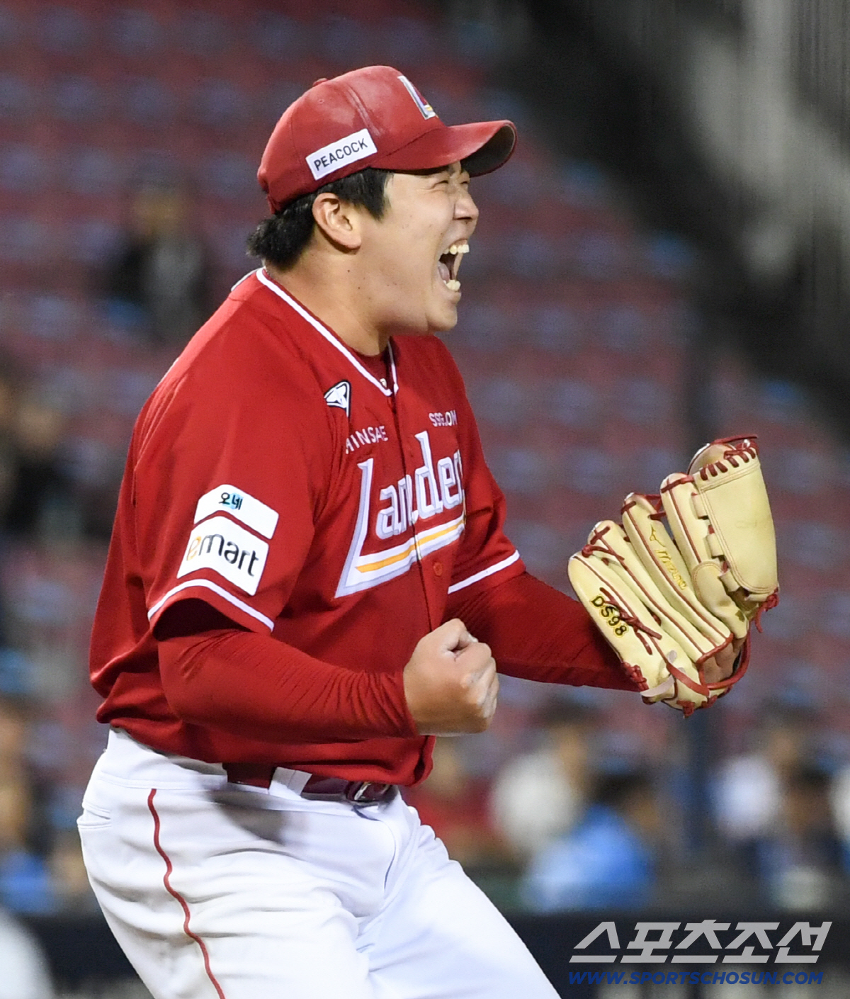 [포토] 6이닝 <b>무실점</b> <b>이로운</b>, 포효