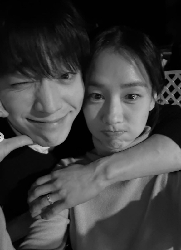 안은진♥서강준, 얼굴 맞대고 무릎베개까지…현실 연인느낌 물씬