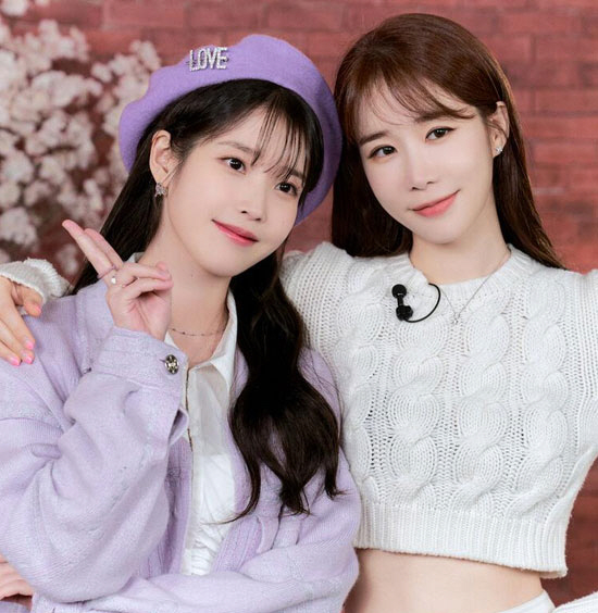 "상상 속 주인공, 늘 너였다"…<b>아이유</b>가 10년 만에 <b>유인나</b> 향해 꺼낸 한...