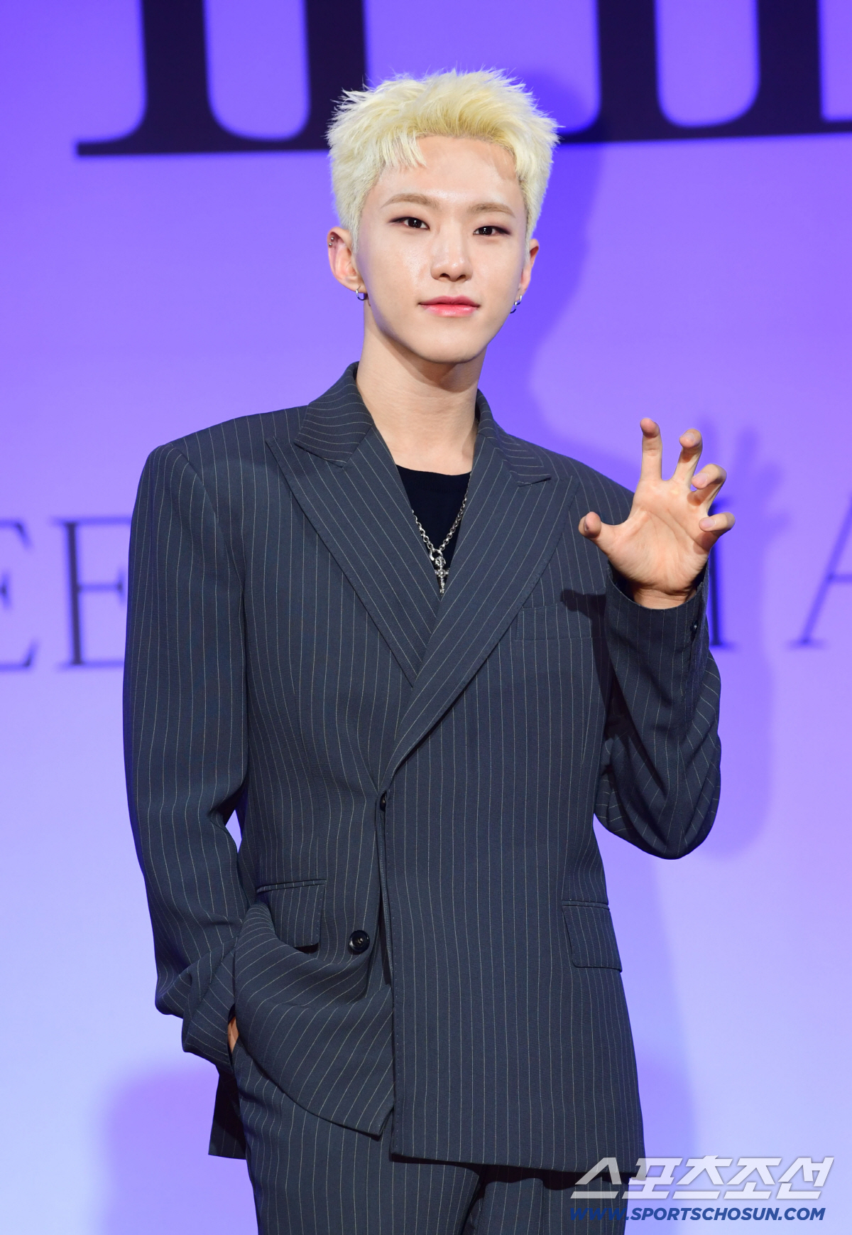 <b>세븐틴 호시</b>, 전역 6개월 앞두고 무릎 부상..“전방<b>십자인대</b> 완전 <b>파열</b>...