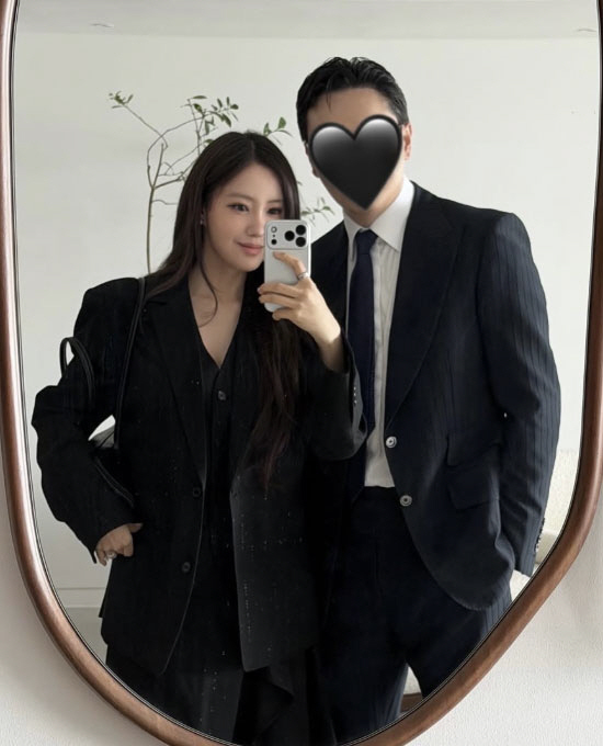 <b>효민</b>, <b>10살 연상 남편</b> 첫눈에 반했다…"남 주기 싫어서 <b>결혼</b> 결심"