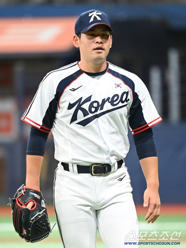 17일 고척스카이돔에서 열린 2026 아이치 나고야 아시안게임 야구대표팀과 상무의 연습경기. 6회초 김진욱이 무실점으로 투구를 마친 후 더그아웃으로 향하고 있다. 고척=허상욱 기자wook@sportschosun.com/2026.09.17/