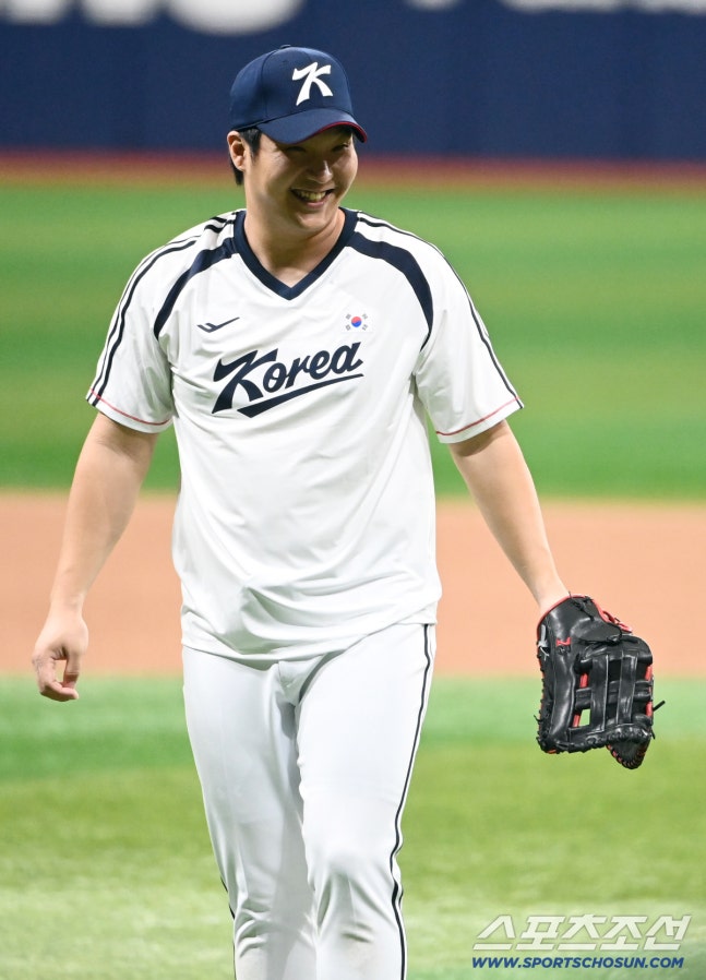 15일 고척스카이돔에서 열린 2026 아이치-나고야 아시안게임 야구대표팀의 공식 훈련. 문보경이 캐치볼을 하고 있다. 고척=허상욱 기자wook@sportschosun.com/2026.09.15/