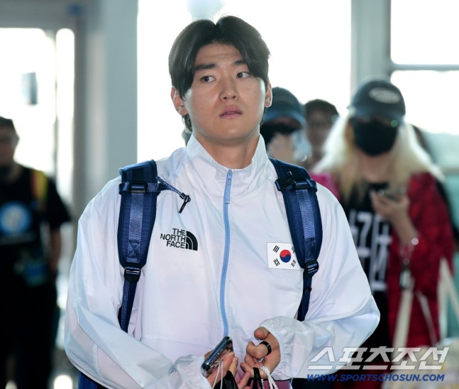 18일 오전 인천공항 제2터미널을 통해 '2026 아이치·나고야 아시안게임' 야구대표팀이 출국했다. 출국장 나서는 김도영. 인천공항=송정헌 기자songs@sportschosun.com/2026.09.18/