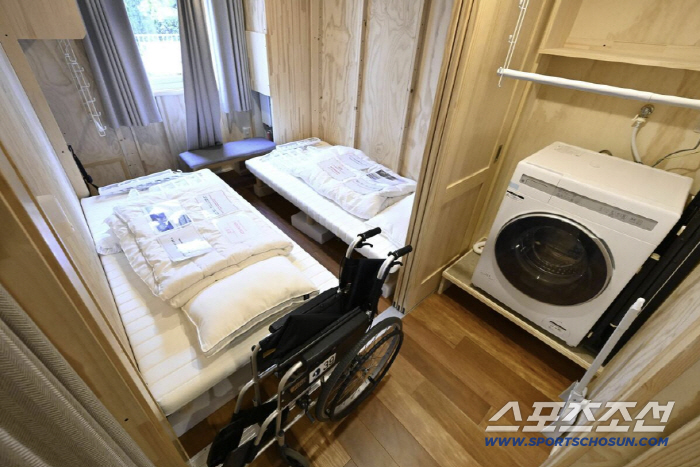 "<b>이현중</b> <b>선수</b>, 숙소 옮겼어요? 축하합니다!" 日기자의 자조섞인 농담......