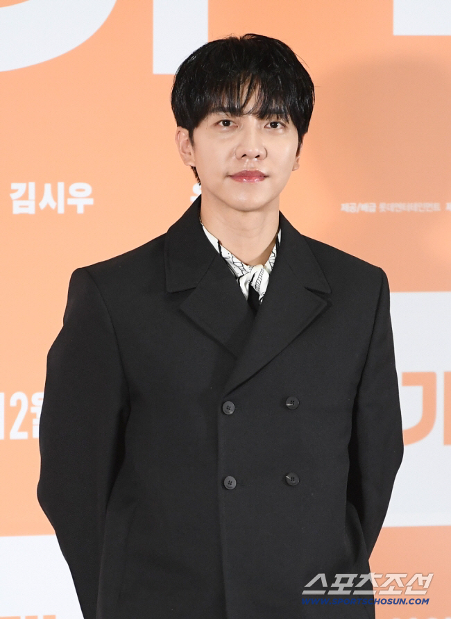 '두 아이 아빠' <b>이승기</b> "'<b>아버지</b>' 연습하다 울컥..싸이 형이 이 찡한 가...