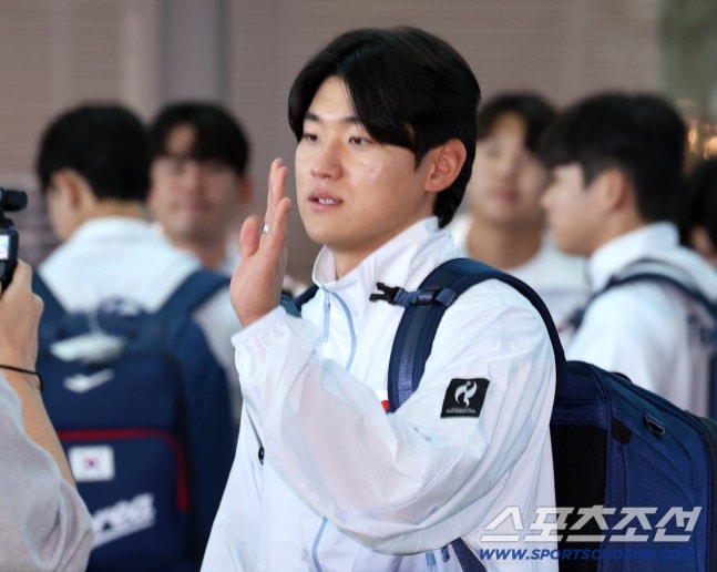 18일 오전 인천공항 제2터미널을 통해 '2026 아이치·나고야 아시안게임' 야구대표팀이 출국했다. 출국장 나서는 김도영. 인천공항=송정헌 기자songs@sportschosun.com/2026.09.18/