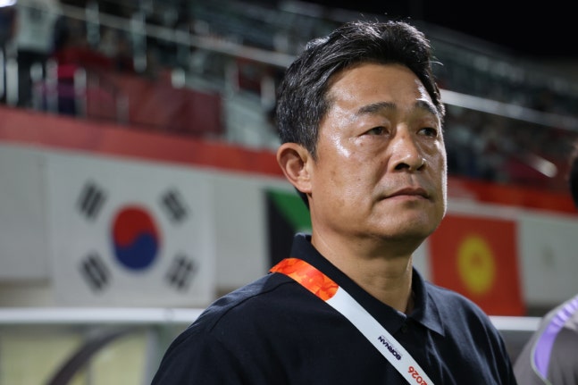 선수들 지켜보는 이민성 감독 (나고야=연합뉴스) 임화영 기자 = 22일 일본 나고야 미즈호 공원 럭비경기장에서 열린 2026 아이치·나고야 아시안게임 남자 축구 조별리그 2차전 한국과 사우디아라비아의 경기. 이민성 대표팀 감독이 선수들을 지켜보고 있다. 2026.9.22 hwayoung7@yna.co.kr(끝)