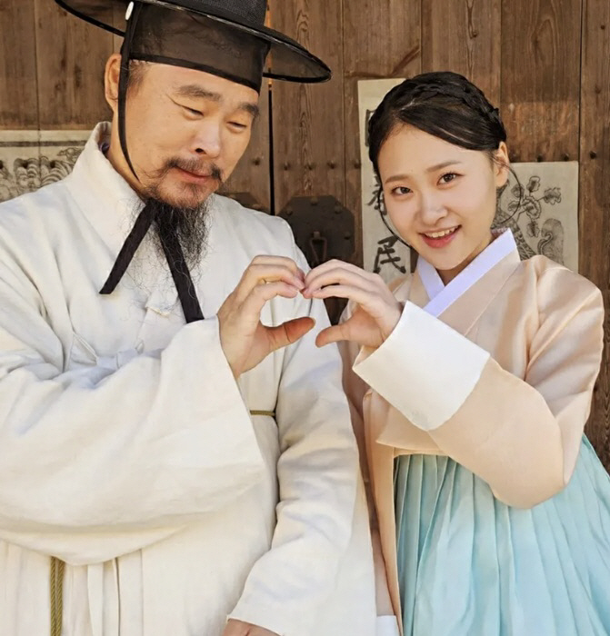 김다현父 <b>김봉곤</b>, 심수봉 <b>저격</b>에 "충격, 경연도 아닌데..공식 석상서 할...