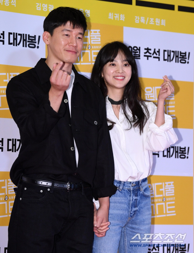<b>김무열</b>, 글로벌 스타 되더니...<b>윤승아</b> "남편 바빠 혼자 <b>육아</b>·일로 개...