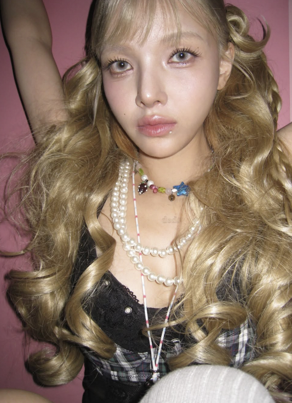 '<b>권민아</b> 11년 <b>괴롭힘</b> 저격' 지민, <b>AOA</b> 싹 지운 전신 타투 갸루 패션[SC이...