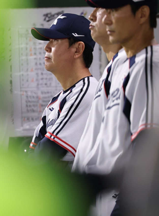 경기 지켜보는 류지현 감독 (도요하시[일본]=연합뉴스) 이동해 기자 = 26일 일본 아이치현 도요하시 시민구장에서 열린 2026 아이치·나고야 아시안게임 야구 B조 조별리그 대한민국과 중국의 경기. 대한민국 류지현 감독이 경기를 지켜보고 있다. 2026.9.26 eastsea@yna.co.kr(끝)
