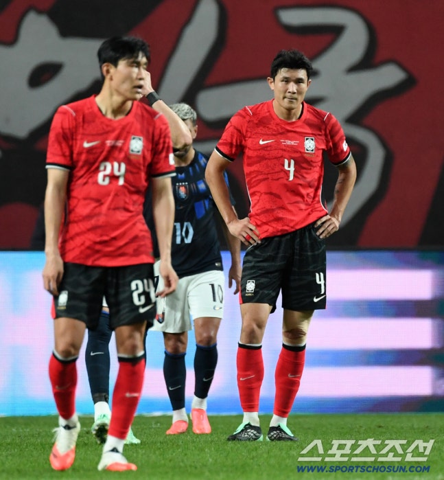 28일 서울월드컵경기장에서 열린 대한민국 축구대표팀과 우루과이의 친선 경기. 우루과이 바렐라에게 추가골을 허용한 대한민국 김민재가 아쉬워하고 있다. 상암=박재만 기자 pjm@sportschosun.com/2026.09.28/
