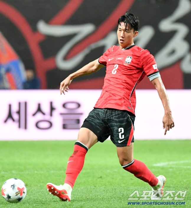 28일 서울월드컵경기장에서 열린 대한민국 축구대표팀과 우루과이의 친선 경기. 이한범이 패스를 시도하고 있다. 상암=박재만 기자 pjm@sportschosun.com/2026.09.28/
