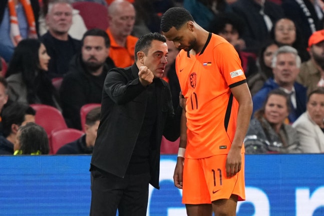 Netherlands coach Xavi Hernandez talks to Cody Gakpo,during the UEFA Nations League soccer match between the Netherlands and Germany in Amsterdam, Netherlands, Thursday, Sept. 24, 2026. (AP Photo/Martin Meissner)