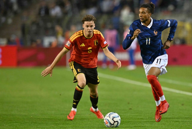 France's midfielder #11 Michael Olise (R) controls the ball in front of Belgium's defender #05 Maxim De Cuyper (L) during the UEFA Nations League Group A1 football match between Belgium and France at King Baudouin Stadium in Brussels on September 28, 2026. (Photo by NICOLAS TUCAT / AFP)