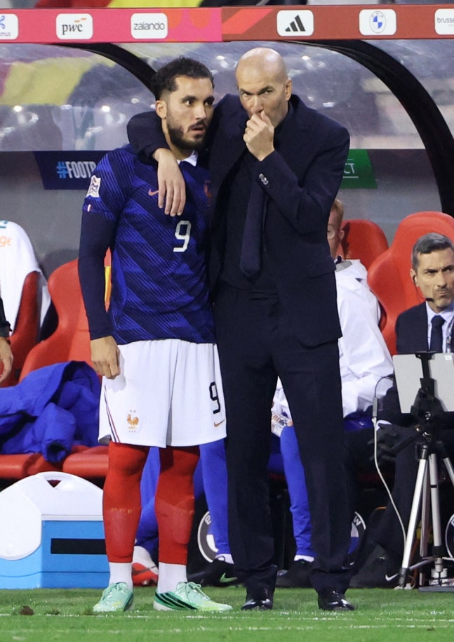 Soccer Football - UEFA Nations League - Group A1 - Belgium v France - King Baudouin Stadium, Brussels, Belgium - September 28, 2026 France coach Zinedine Zidane talks to Rayan Cherki REUTERS/Omar Havana