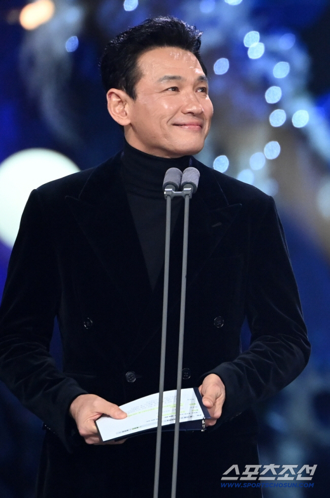 <b>황정민</b>, <b>스토킹</b> 女에 추가 <b>고소</b>장 제출…“재판 중 개인정보 유포”
