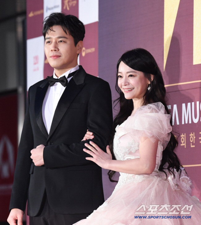 <b>손준호</b>, 결혼 16년 차인데 아직도.."<b>김소현 민낯</b> 본적 거의 없어" ('전...