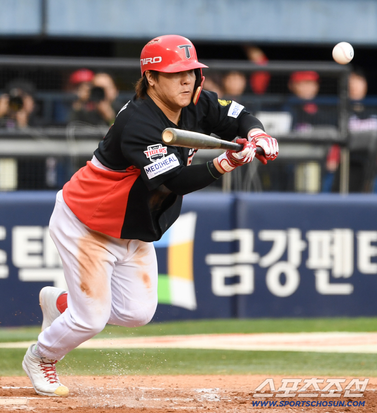 9회초 1사 1,3루 승부처... 김선빈의 허를 지르는 기습 번트
