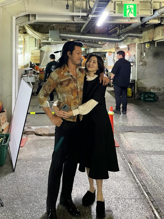 둘이 사귀나..<b>윤세아</b>, 김민 허리에 손 두르고 달달 투샷