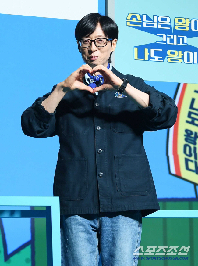유재석, 고열 취소한 '<b>틈만나면</b>' 14일만에 녹화 재개...야외 강행군 시작