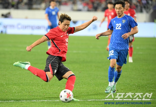 6일 오후 용인미르스타디움에서 열린 대한민국 축구대표팀과 우즈베키스탄의 친선경기. 이강인이 공격하고 있다. 용인=정재근 기자 cjg@sportschosun.com/2026.10.6/