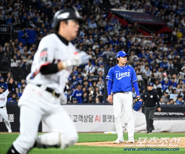 7일 수원 KT위즈파크에서 열린 삼성과 KT의 경기. 2회말 2사 1루 원태인이 허경민에 2루타를 허용하며 타구를 바라보고 있다. 수원=허상욱 기자wook@sportschosun.com/2026.10.07/