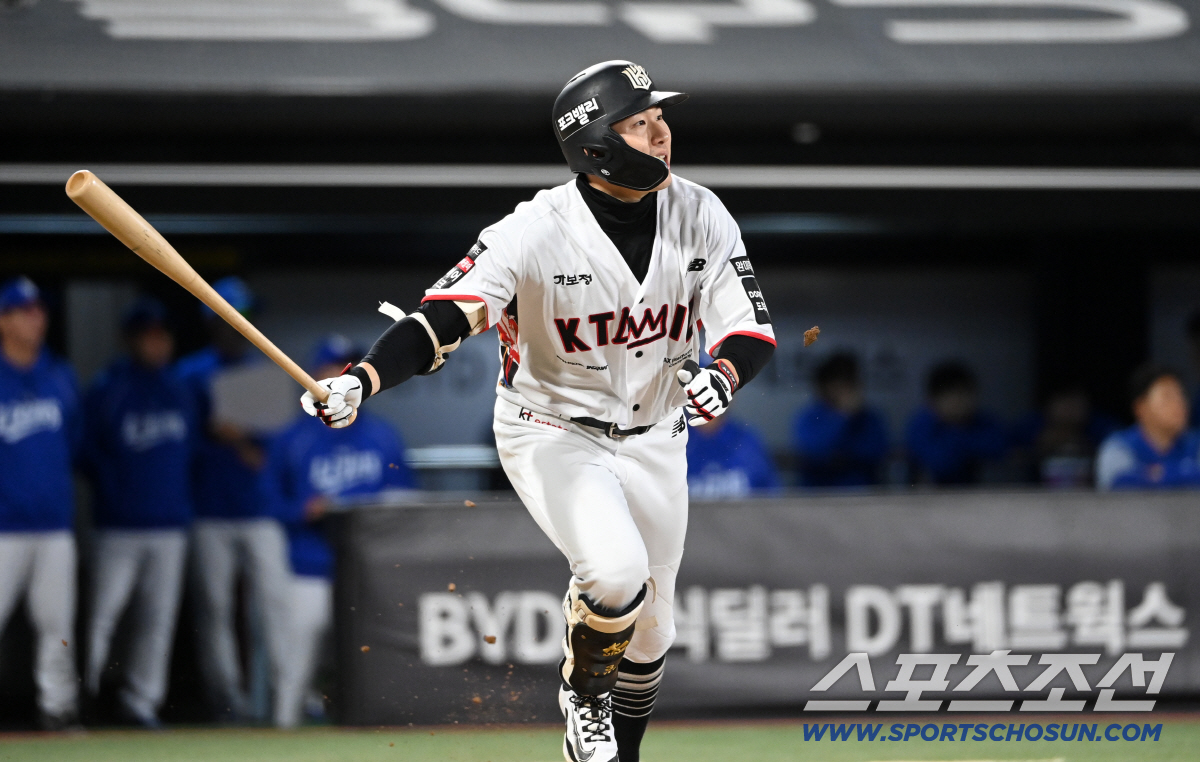 [포토] <b>202안타</b> <b>최원준</b>, 시즌 최다<b>안타</b> 타이